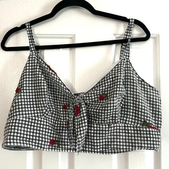 UNIQUE VINTAGE Gingham Check Embroidered Red Floral Crop Pin-Up Top Smocked 1X - Picture 2 of 8